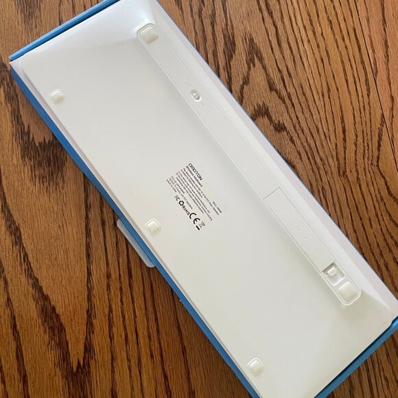 OMOTON Keyboard with Numeric, Ultra Slim Wireless Bluetooth Keyboard - Picture 5 of 11